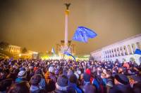 На Евромайдане - 15 тыс. человек, на Антимайдане, как утверждает ПР - около 200 тыс.